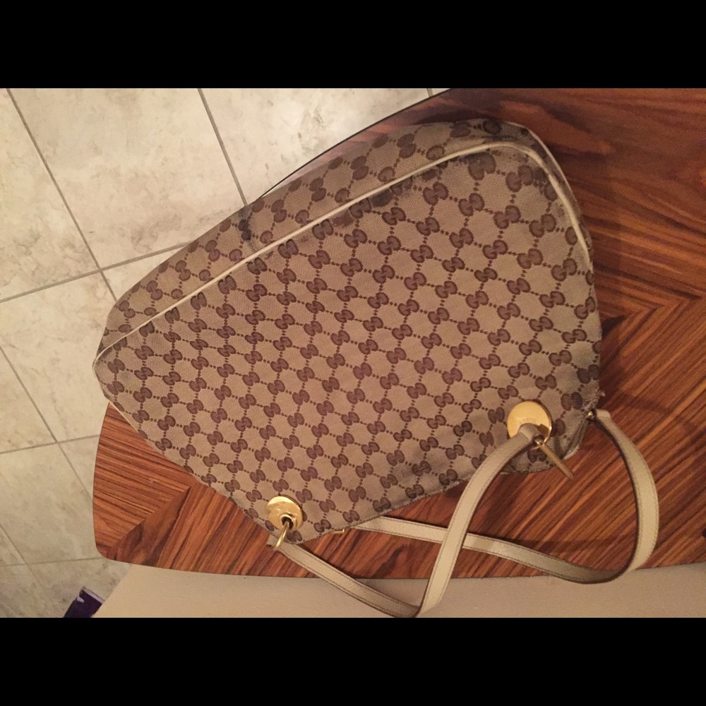 100% authentic Gucci Hobo mint condition