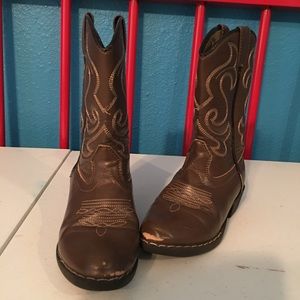 Kids brown boots size 11