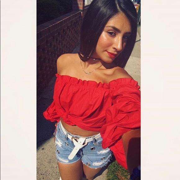 Hi! Names Sahar 🌙 I love fashion and reselling my styles! Send me offers! ♥️ - Picture 14 of 14