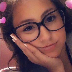 Meet your Posher, Eva