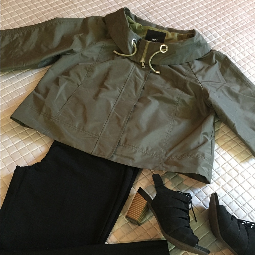 On trend olive color, cute 3/4 sleeve coat