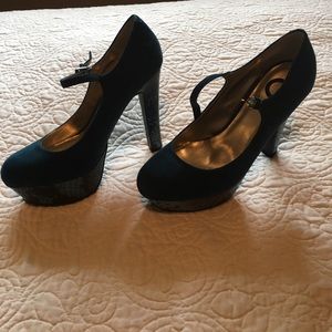 Brand new Guess size 8 Mary Jane pumps