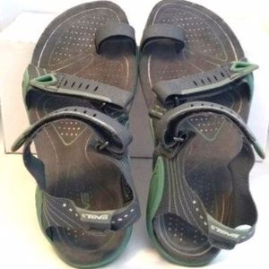 teva toe loop sandals