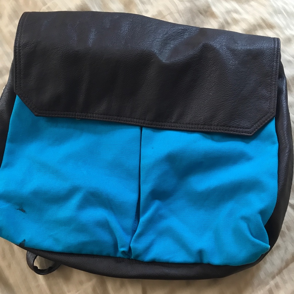 Backpack - Picture 3 of 6
