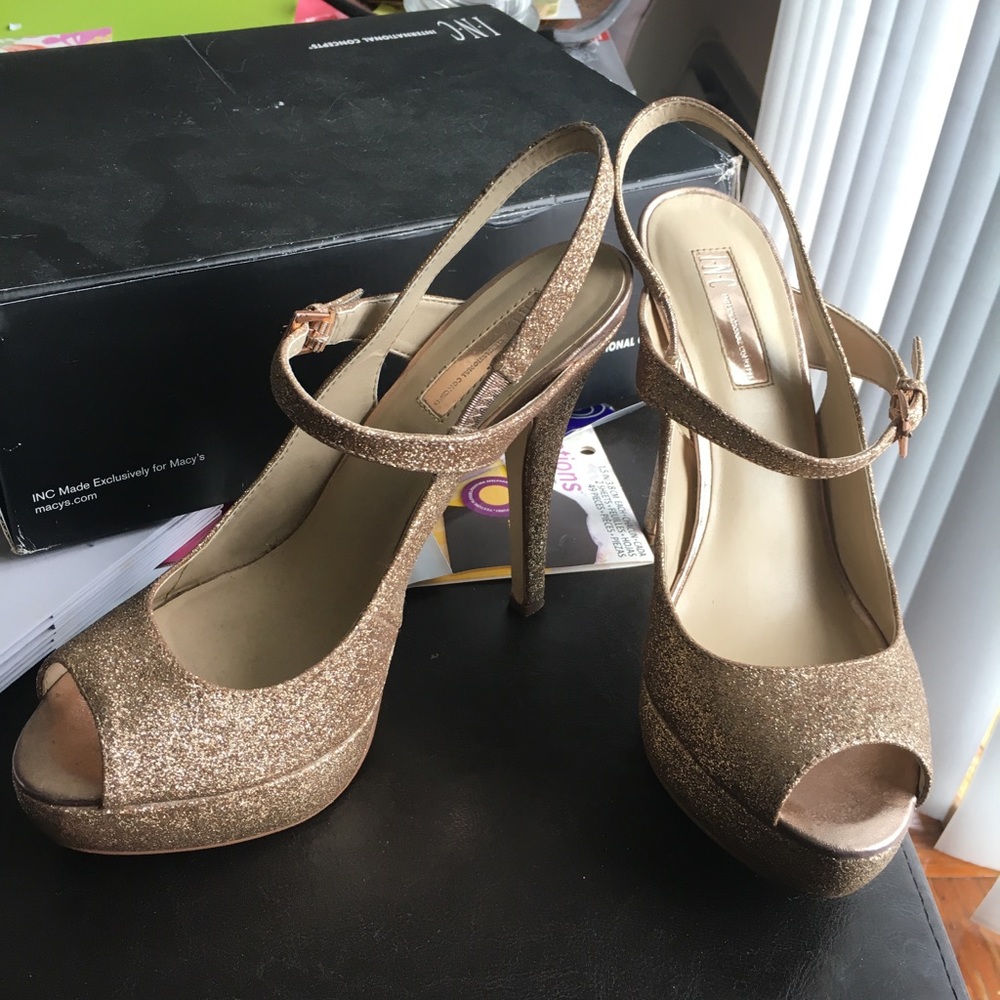 I.N.C international concepts gold platform heel