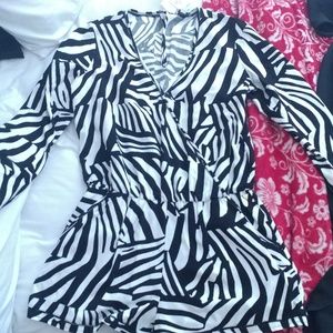Guess: Zebra Print Romper