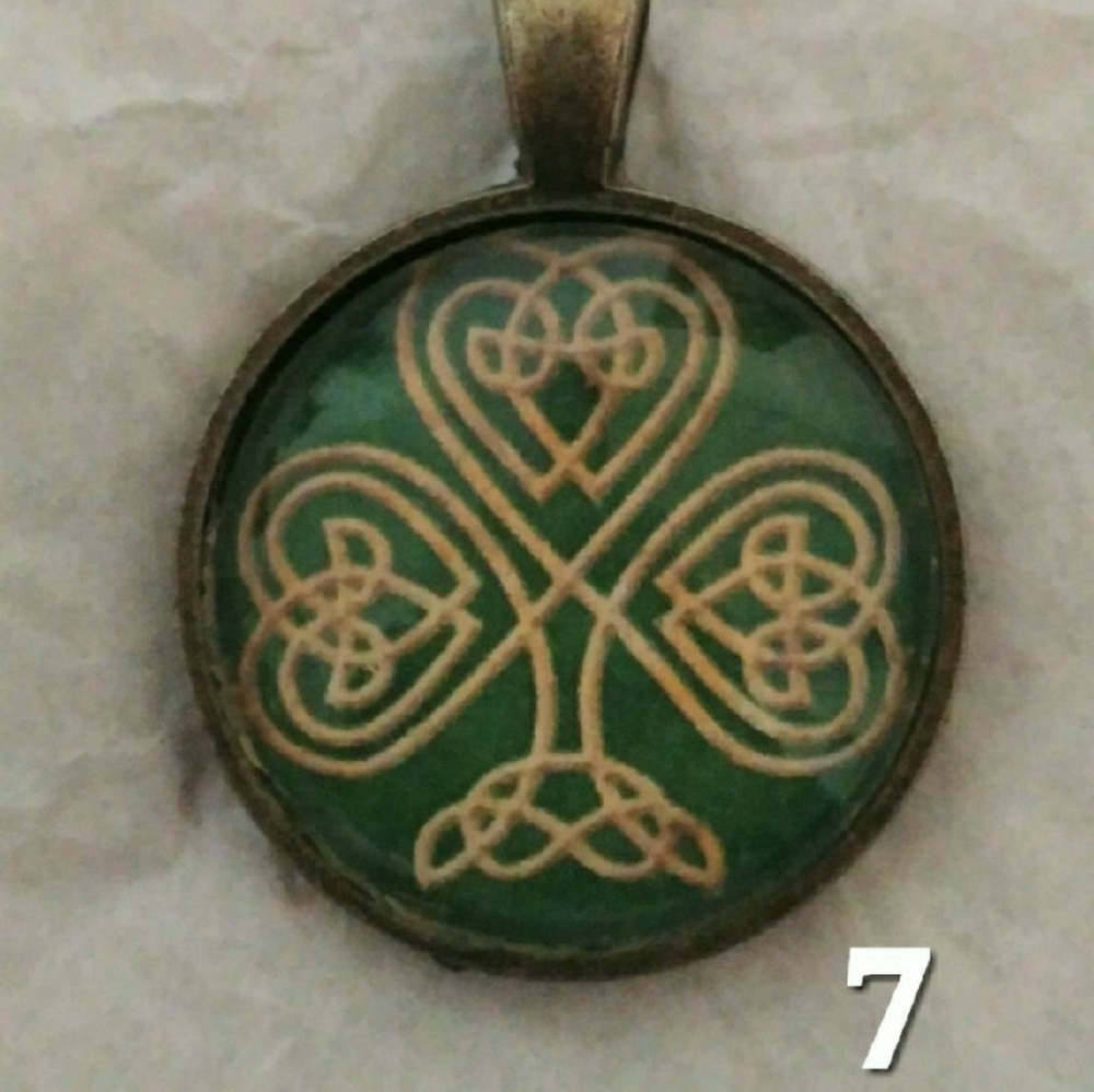 Antique Style Irish Celtic 1" Pendant