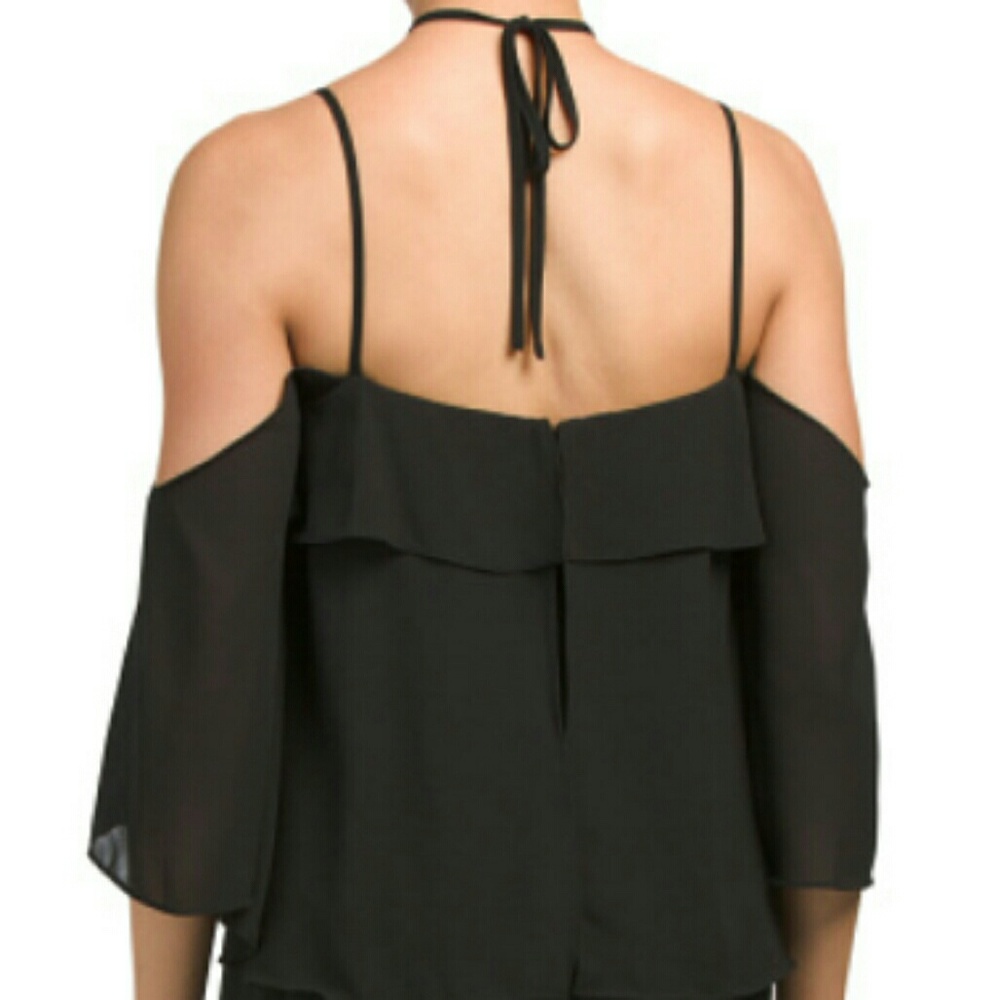 🛍🛍SOLD🛍🛍Cold Shoulder Ruffle Top - Picture 2 of 3