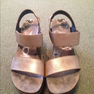 OTBT women's size 7 Bushnell -Like new condition