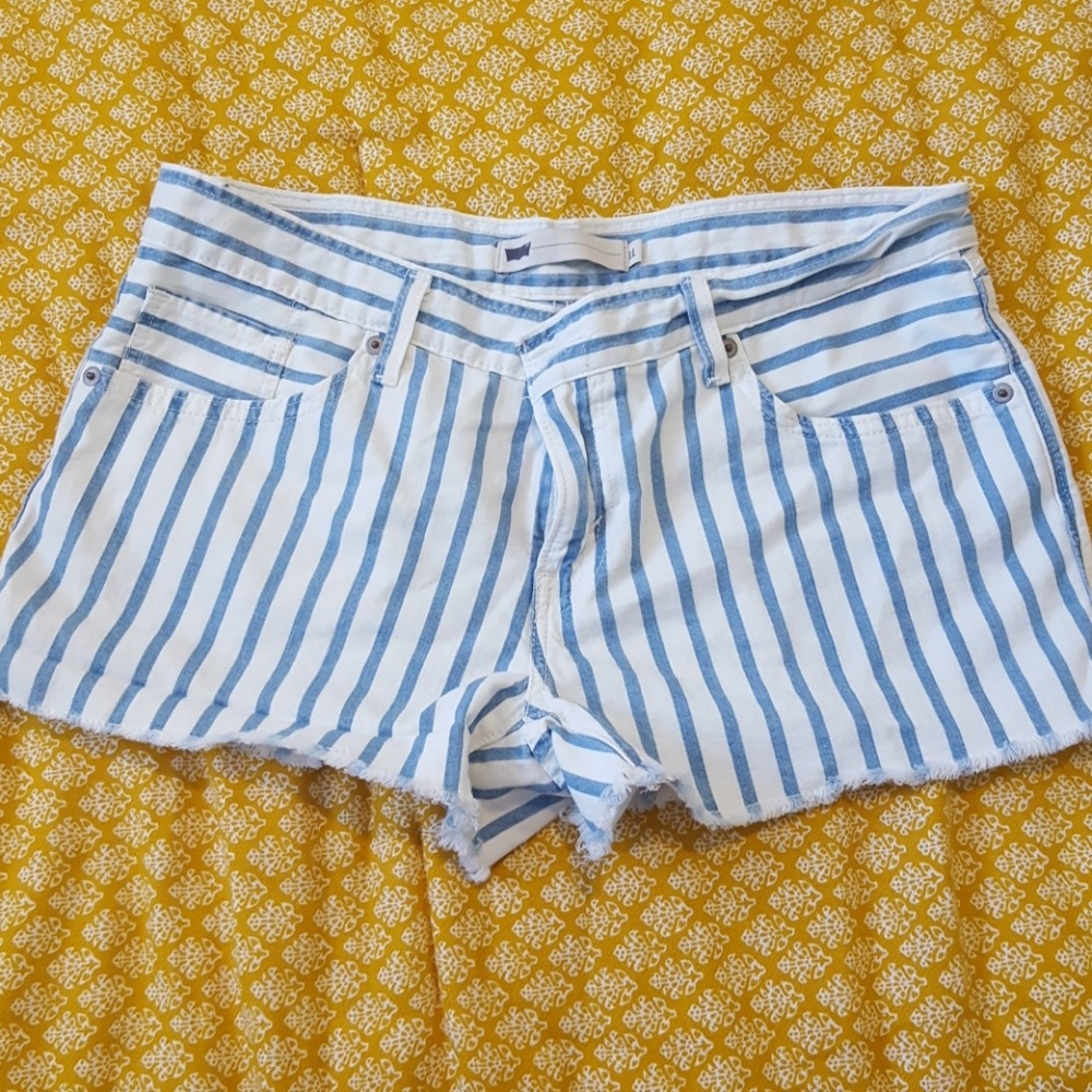 Levis striped shorts