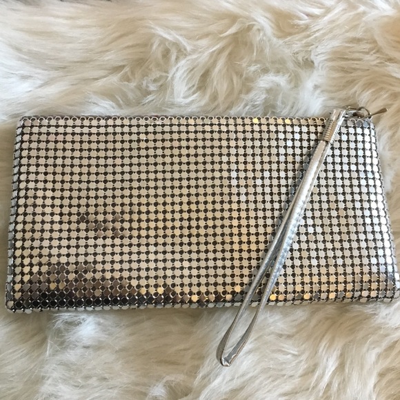 Metallic wristlet - Picture 2 of 4