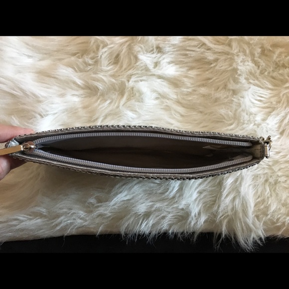 Metallic wristlet - Picture 4 of 4