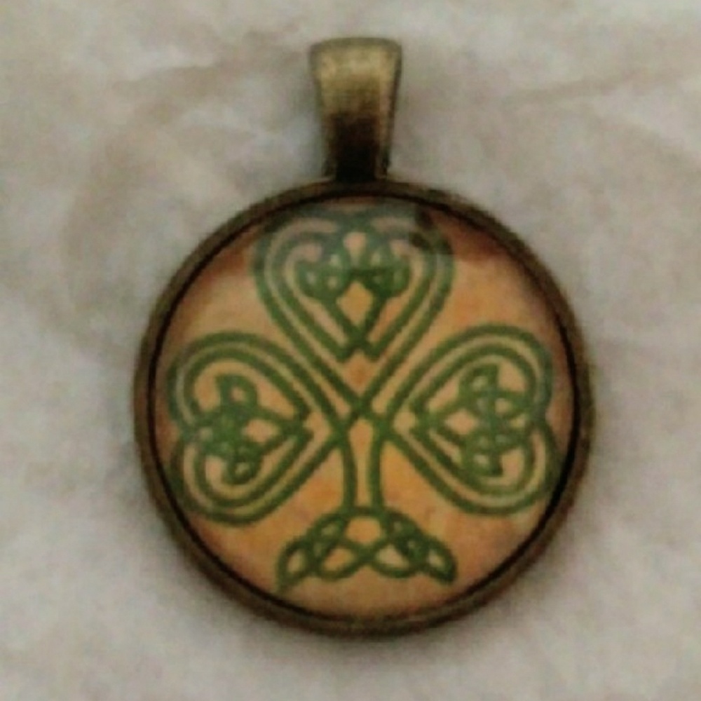Antique Style Irish Celtic 1" Pendant