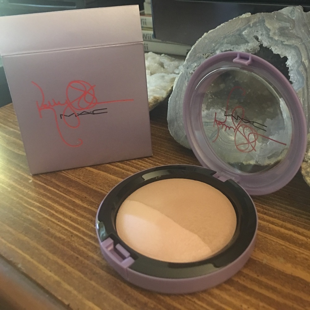 MAC Kelly Osbourne Mineralize Skinfinish JollyGood