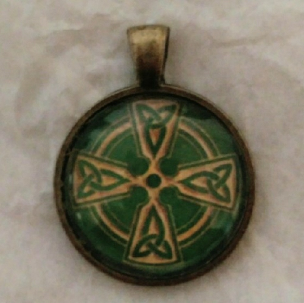 Antique Style Irish Celtic 1" Pendant