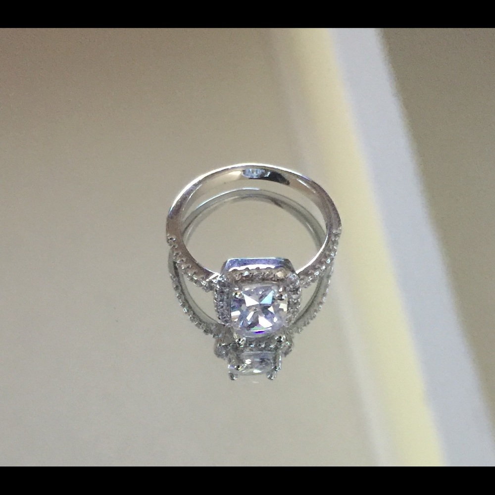 Cocktail ring