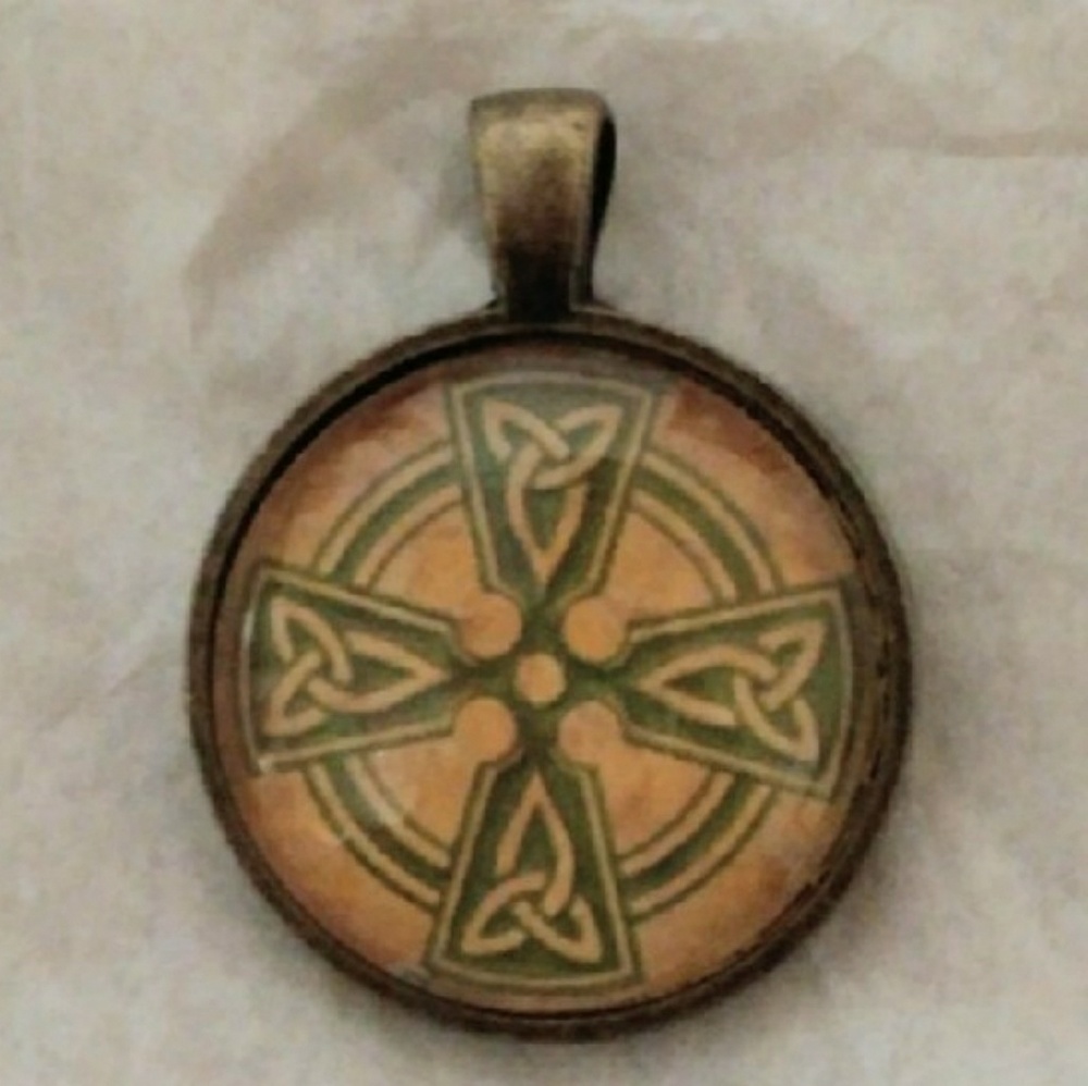 Antique Style Irish Celtic 1" Pendant