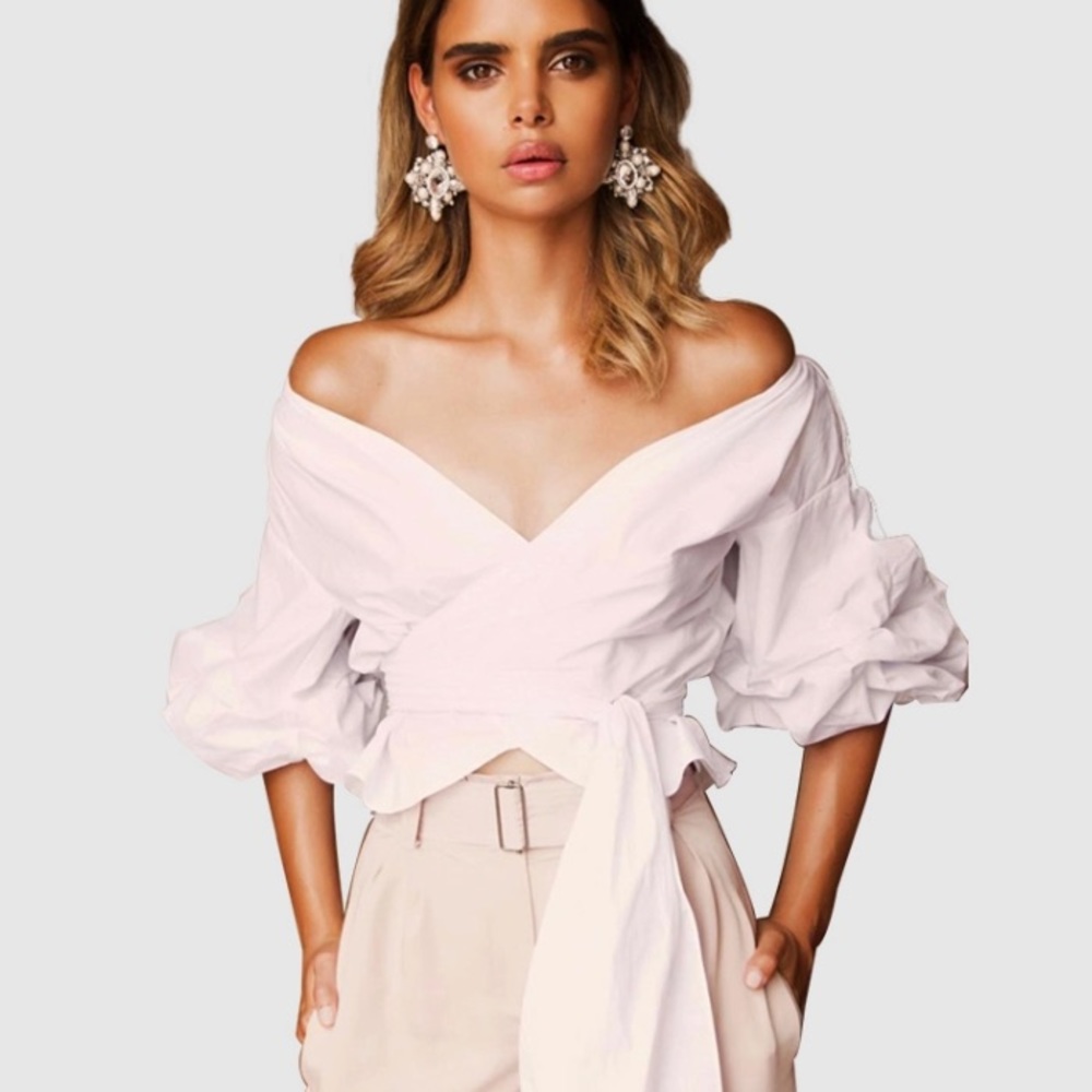 ✨NWOT Ruffled Off Shoulder Wrap Blouse✨