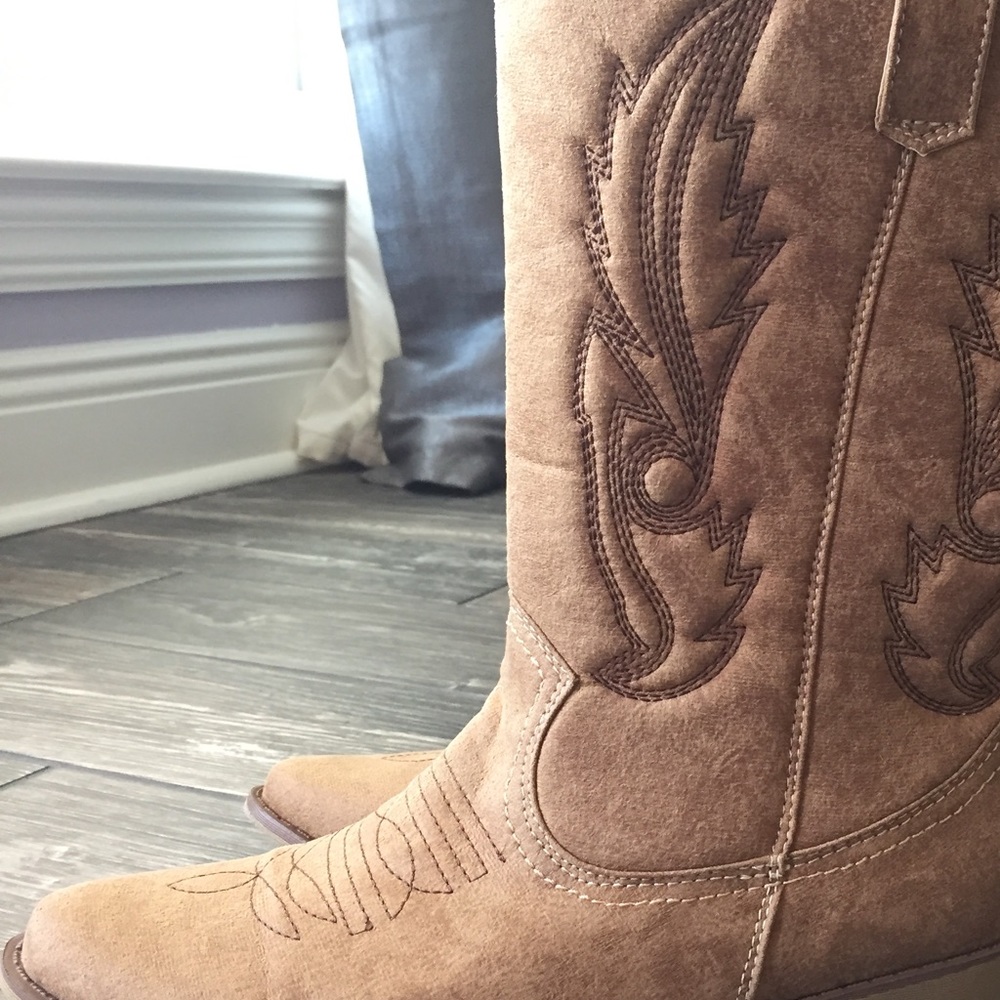 LAST PAIR! Ladies Cowboy Boots~Size 9