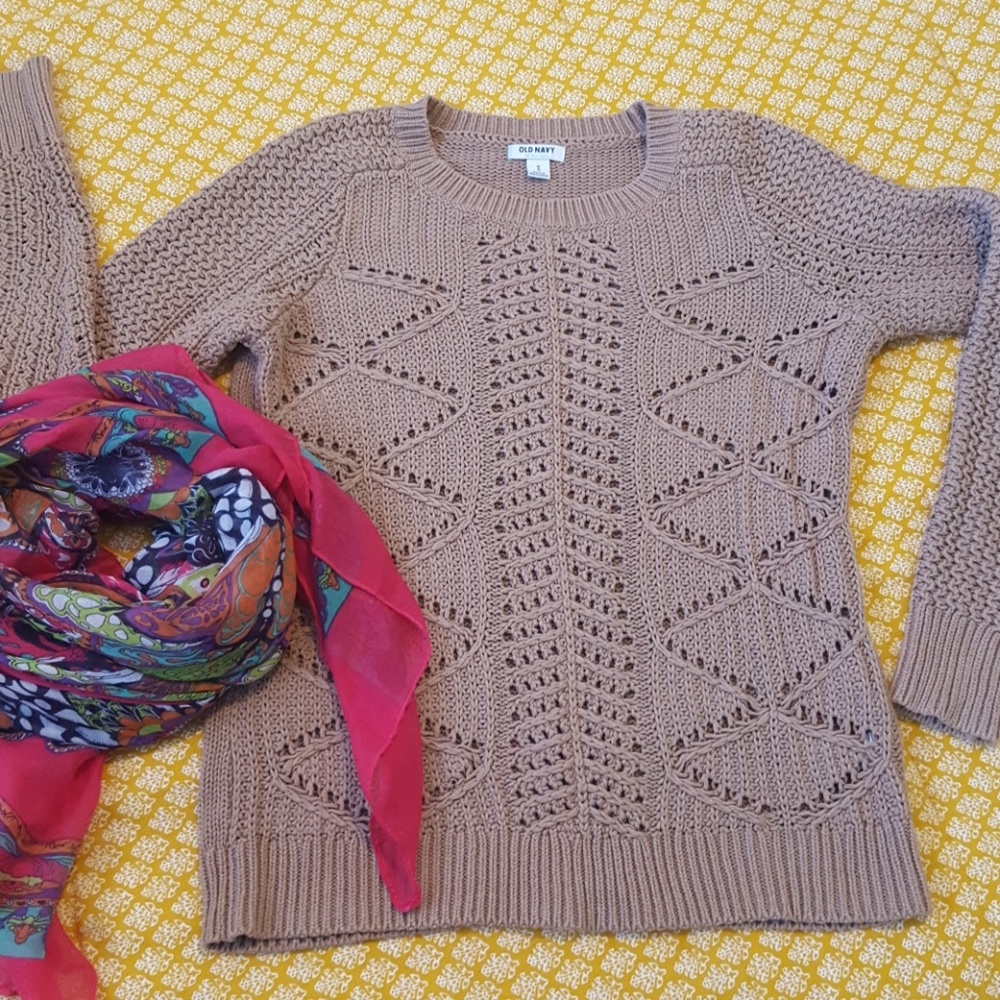 Old navy cable sweater size medium
