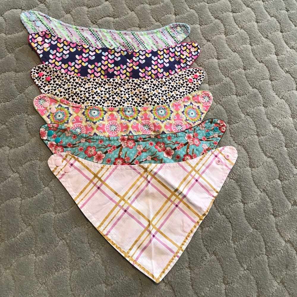 LOT OF 6 CUSTOM MADE REVERSIBLE BANDANA BIBS