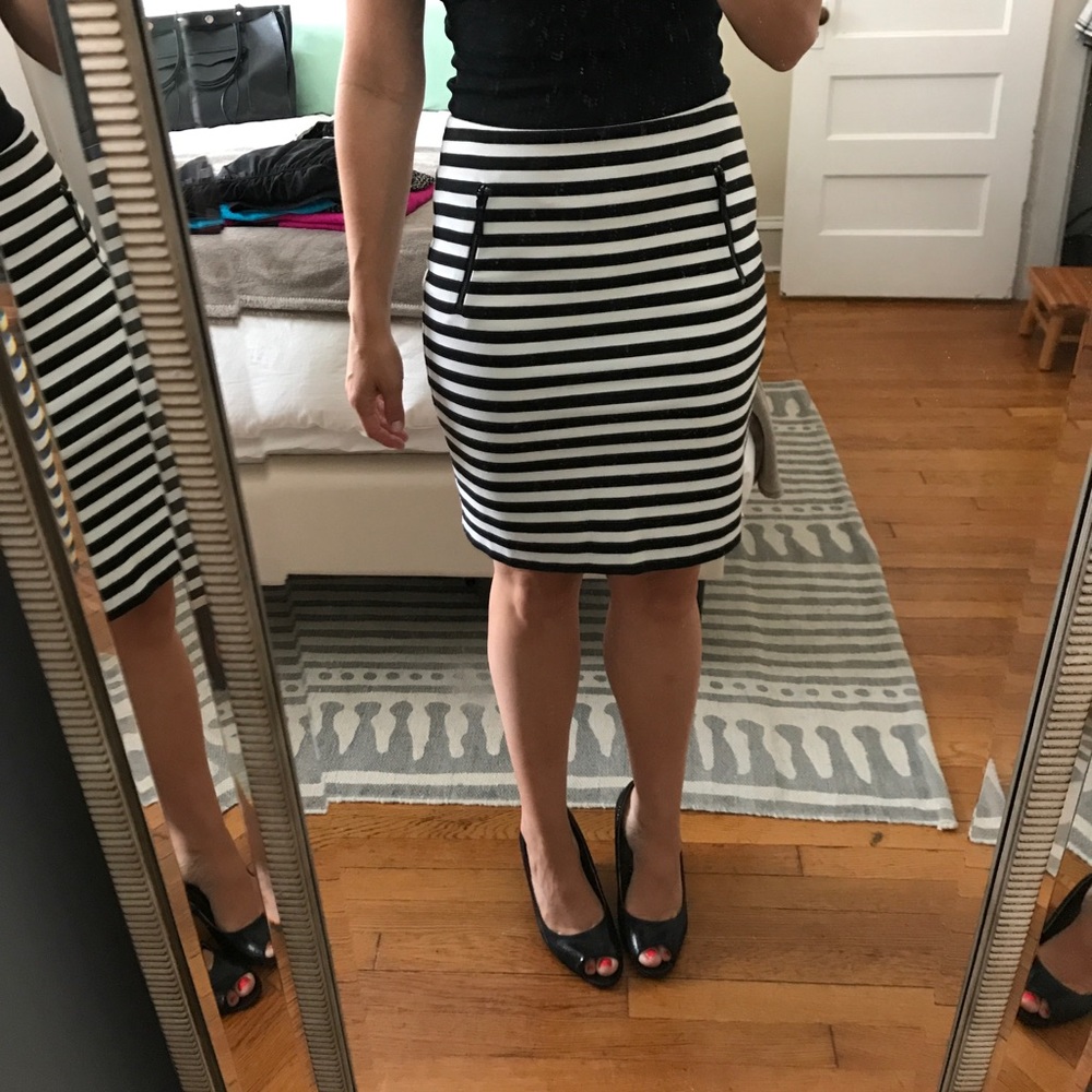 Black & white pencil skirt