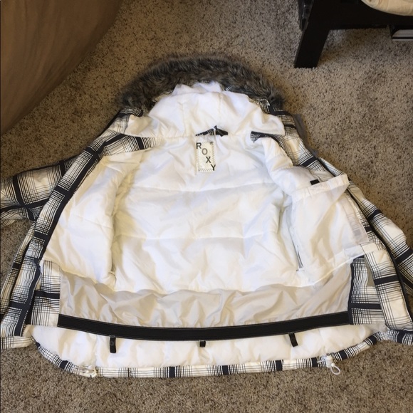 Roxy Fur Trim Snowboard Jacket - Picture 5 of 8