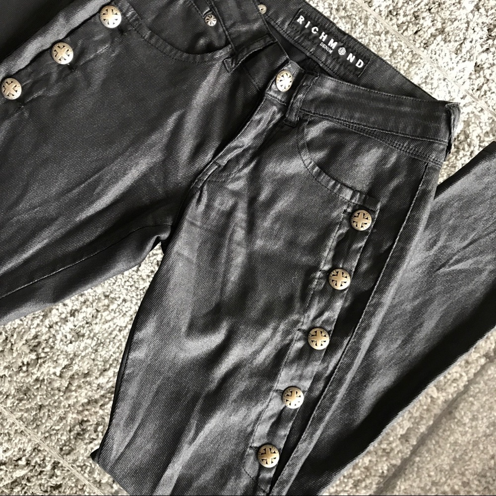🚫SOLD🚫 Richmond Denim Black Flag Lacquered Jeans - Picture 2 of 7
