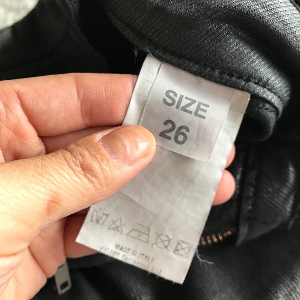 🚫SOLD🚫 Richmond Denim Black Flag Lacquered Jeans - Picture 4 of 7