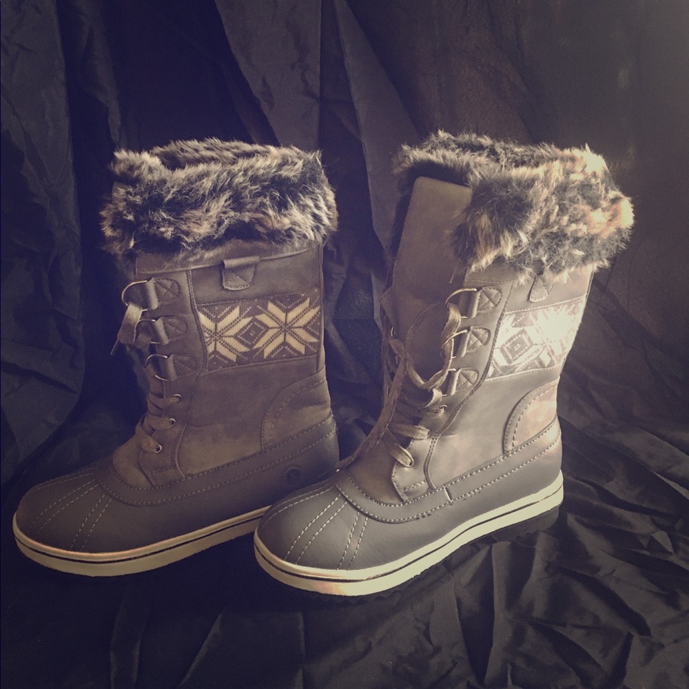Grey winter boots