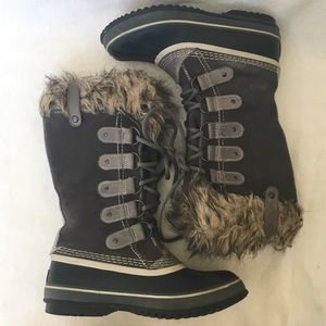 Classic Waterproof SOREL Boots Dark Gray and Brown