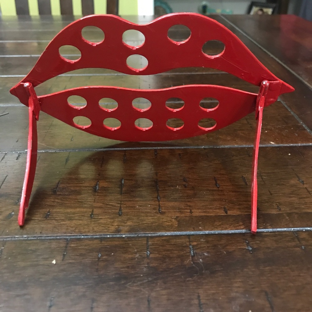 Lip shape Display - Picture 2 of 4