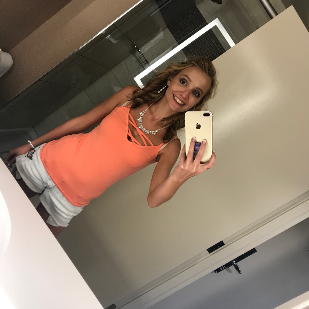 Meet your posher!💕