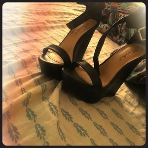 Heels black size 5 1/2 never worn
