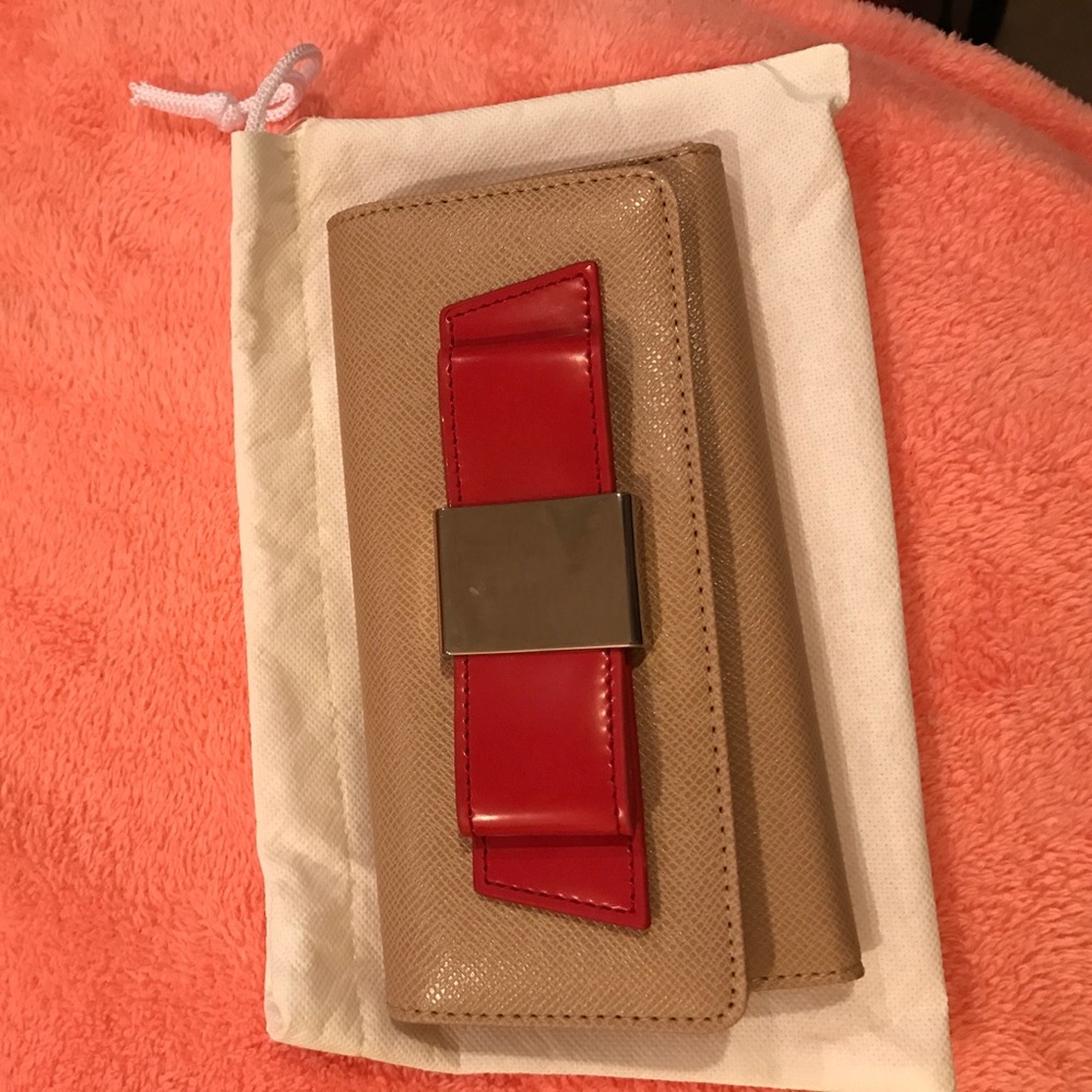 Ivanka Trump wallet