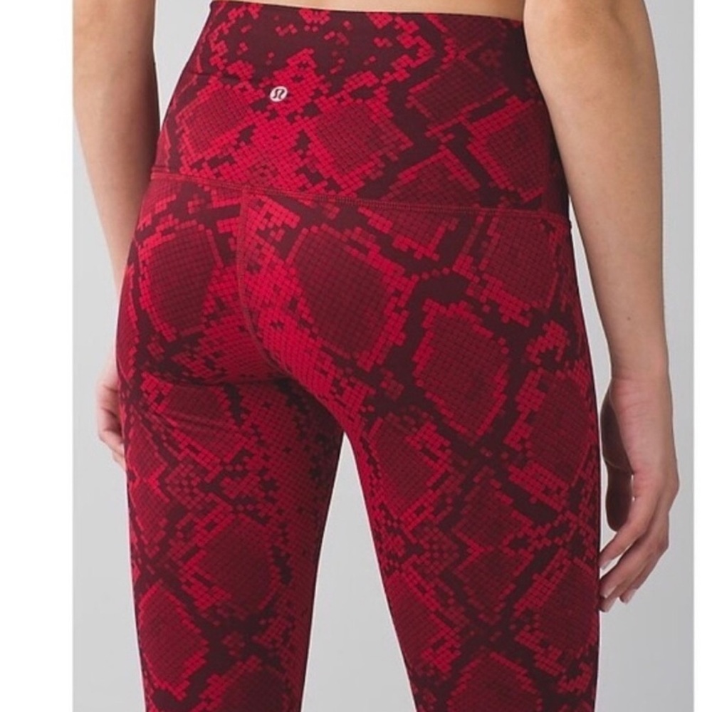 Snake Print Red/ high rise Lululemon wunder under