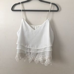 🌸 Loose layered crotchet white tank top 🌸