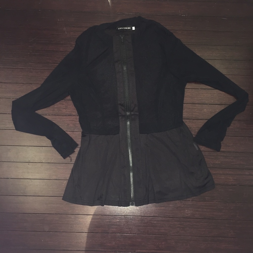 LAST ONE ⭐️ Fashion Fave zip Top - Picture 4 of 5