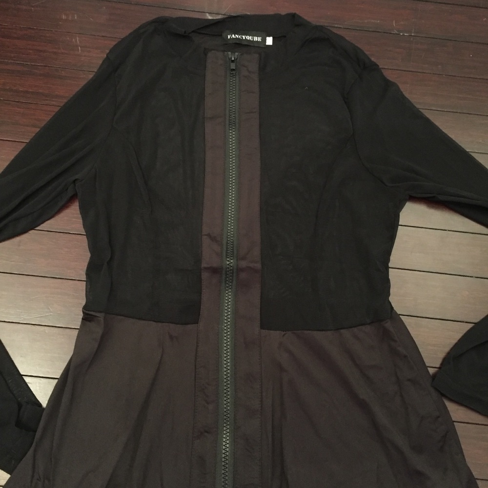 LAST ONE ⭐️ Fashion Fave zip Top - Picture 5 of 5