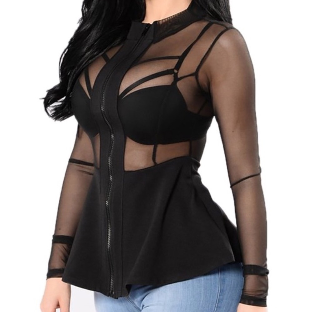 LAST ONE ⭐️ Fashion Fave zip Top - Picture 2 of 5