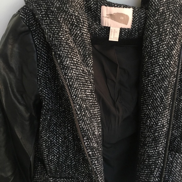 Forever 21 Black Jacket - Picture 2 of 3
