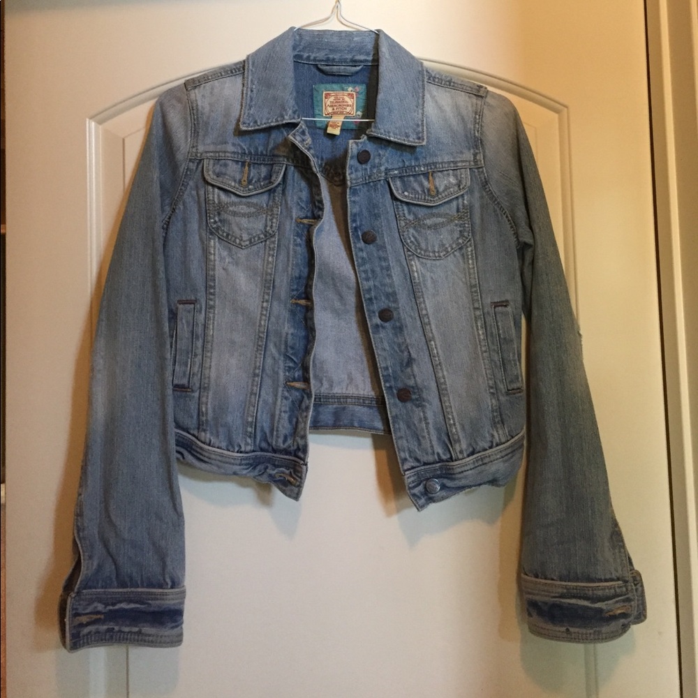 Abercrombie & Fitch cropped jean/denim jacket