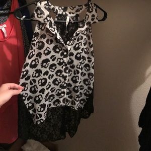 Blouse with cute skulls