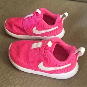 Like new! Toddler size 7. Only wore once.