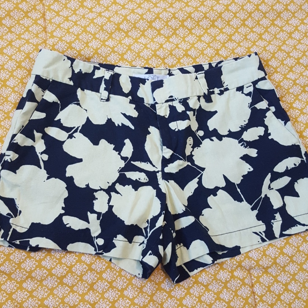 Ann Taylor Loft shorts size 6