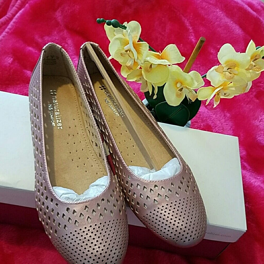 Naturalizer flats