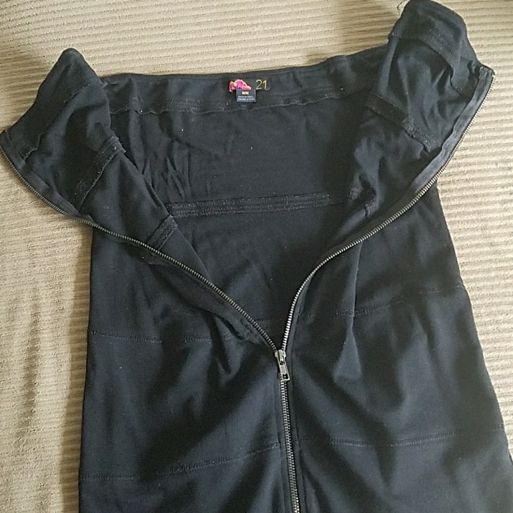 Dress - Picture 3 of 4