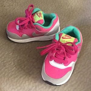 Toddler Nike Air Max size 5. In great condition.