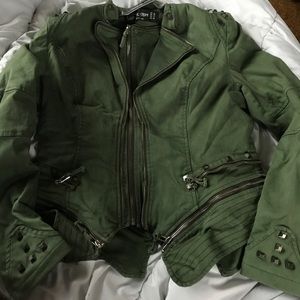 Green jacket with zippers and embellishments😍