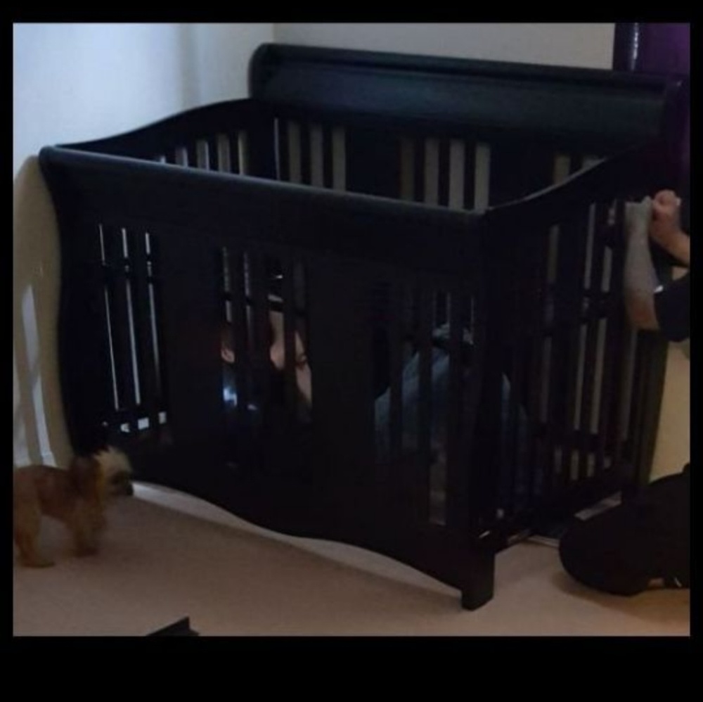 Black crib - Picture 2 of 3
